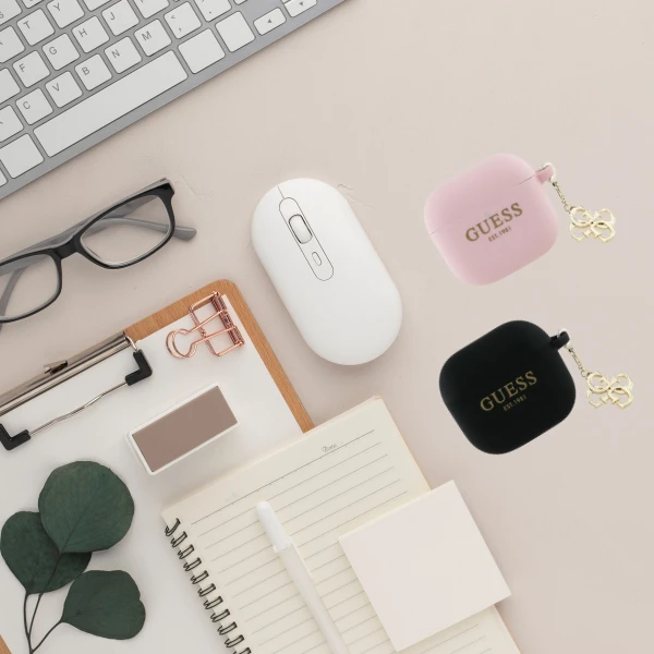 Dėklas Guess GUA4LECG4K AirPods 4 cover juodos spalvos silikoninis 4G Charm aprašymas - Prekės nuotrauka Dėklas Guess GUA4LECG4K AirPods 4 cover juodos spalvos silikoninis 4G Charm aprašymas - Prekės nuotrauka
