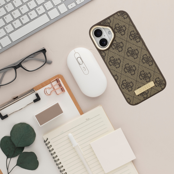 Guess 4G Logo Plate MagSafe dėklas skirtas Apple iPhone 17 rudos spalvos aprašymas - Prekės nuotrauka Guess 4G Logo Plate MagSafe dėklas skirtas Apple iPhone 17 rudos spalvos aprašymas - Prekės nuotrauka
