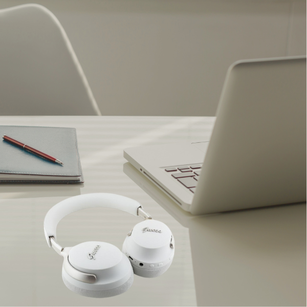 Guess ausinės su lankeliu ant galvos Bluetooth ANC GUBHC22PSFCSME smėlio spalvos Metal Script Logo aprašymas - Prekės nuotrauka Guess ausinės su lankeliu ant galvos Bluetooth ANC GUBHC22PSFCSME smėlio spalvos Metal Script Logo aprašymas - Prekės nuotrauka
