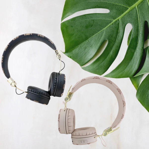 Guess ausinės Bluetooth ENC GUBH70EPOSMW rudos spalvos Peony Script Round Shape aprašymas - Prekės nuotrauka Guess ausinės Bluetooth ENC GUBH70EPOSMW rudos spalvos Peony Script Round Shape aprašymas - Prekės nuotrauka