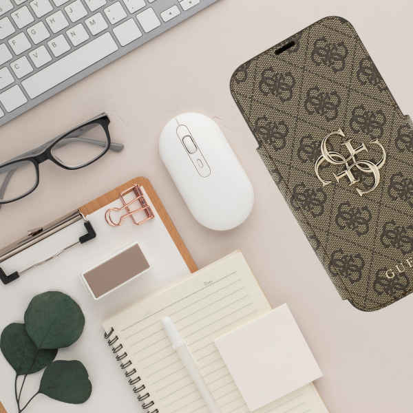 Dėklas Guess Book 4G Metal Logo Case for iPhone 18 Pro Max / 17 Pro Max - Brown aprašymas - Prekės nuotrauka