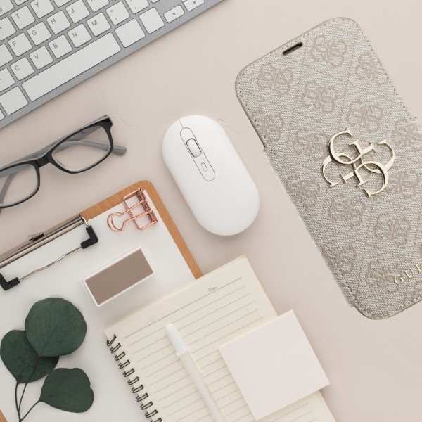Dėklas Guess Book 4G Metal Logo Case for iPhone 18 Pro / 17 Pro - Rožinė aprašymas - Prekės nuotrauka