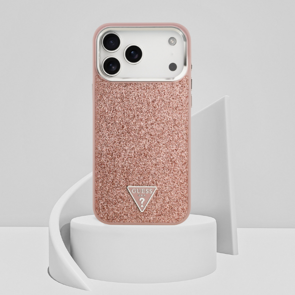„Guess“ blizgantis trikampio formos logotipo „MagSafe“ dėklas, skirtas „iPhone 17 Pro Max“ - Rožinė aprašymas - Prekės nuotrauka „Guess“ blizgantis trikampio formos logotipo „MagSafe“ dėklas, skirtas „iPhone 17 Pro Max“ - Rožinė aprašymas - Prekės nuotrauka
