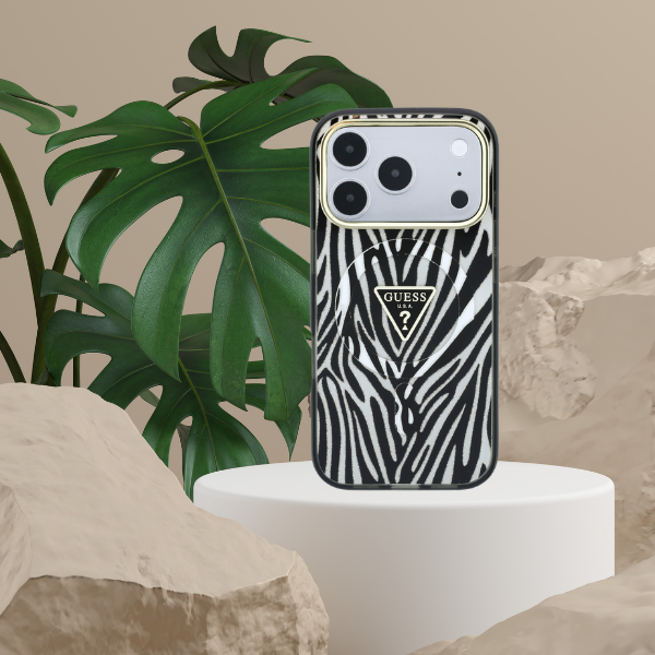Guess IML Zebra Glitter Triangle Logo dėklas, skirtas „MagSafe“ iPhone 18 Pro / 17 Pro – sidabrinis aprašymas - Prekės nuotrauka