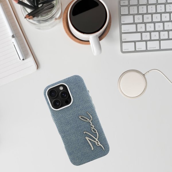 Dėklas Karl Lagerfeld FW Jeans Signature Logo iPhone 16 Pro Max Case - Mėlyna aprašymas - Prekės nuotrauka Dėklas Karl Lagerfeld FW Jeans Signature Logo iPhone 16 Pro Max Case - Mėlyna aprašymas - Prekės nuotrauka