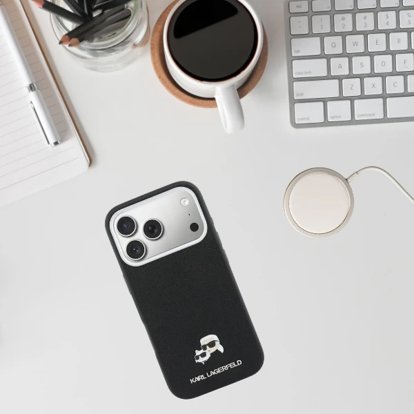 „Karl Lagerfeld Karl & Choupette Head Pins Saffiano MagSafe“ dėklas, skirtas „iPhone 17 Pro“ – Juodas aprašymas - Prekės nuotrauka