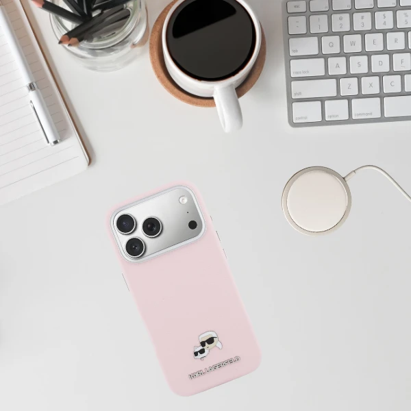Dėklas Karl Lagerfeld Karl & Choupette Head Pins Saffiano MagSafe Case for iPhone 17 Pro - Rožinė aprašymas - Prekės nuotrauka Dėklas Karl Lagerfeld Karl & Choupette Head Pins Saffiano MagSafe Case for iPhone 17 Pro - Rožinė aprašymas - Prekės nuotrauka