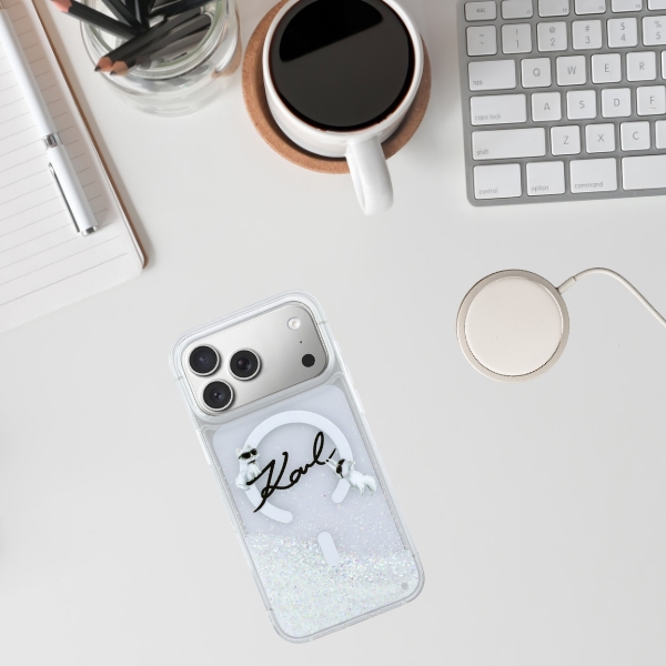 „Karl Lagerfeld“ skysto blizgučio „Karl Script“ logotipo „MagSafe“ dėklas, skirtas „iPhone 17 Pro Max“ – skaidrus aprašymas - Prekės nuotrauka „Karl Lagerfeld“ skysto blizgučio „Karl Script“ logotipo „MagSafe“ dėklas, skirtas „iPhone 17 Pro Max“ – skaidrus aprašymas - Prekės nuotrauka