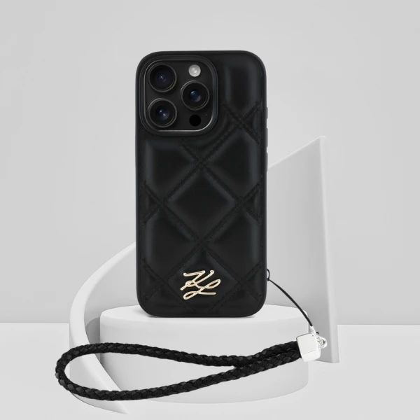 Dėklas Karl Lagerfeld dygsniuotas inicialų logotipas ir grandinėlės formos dirželis iPhone 16 Pro telefonui - Juodas aprašymas - Prekės nuotrauka Dėklas Karl Lagerfeld dygsniuotas inicialų logotipas ir grandinėlės formos dirželis iPhone 16 Pro telefonui - Juodas aprašymas - Prekės nuotrauka