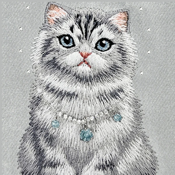 „Nimmy Lucky Fashion Cat“ „MagSafe“ dėklas, skirtas „iPhone 17 Pro Max“ – pilka aprašymas - Prekės nuotrauka „Nimmy Lucky Fashion Cat“ „MagSafe“ dėklas, skirtas „iPhone 17 Pro Max“ – pilka aprašymas - Prekės nuotrauka