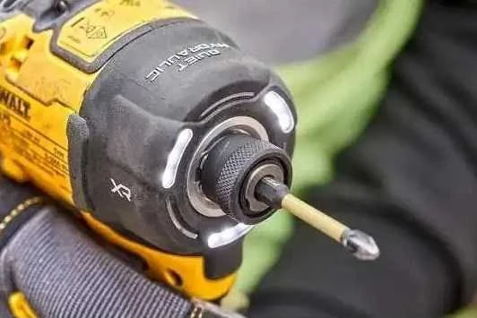 DeWalt DCF870N-XJ Smūginis suktuvas 1/4″ 18 V 56 Nm juodas, geltonas