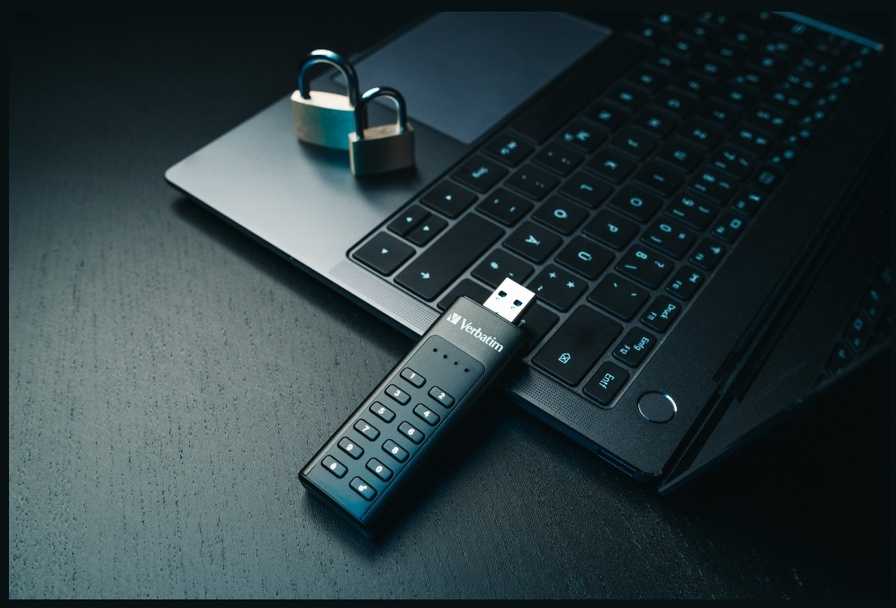 External drive Verbatim klaviatūra Secure USB 3.2 Gen 1 32GB juodos spalvos 49427