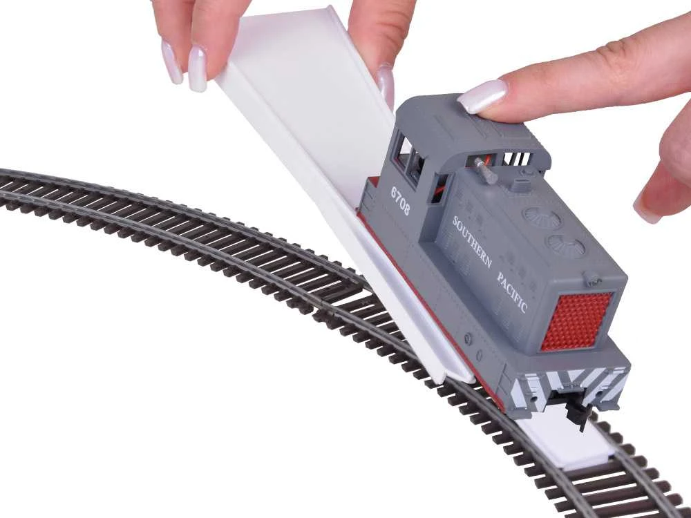 Jokomisiada Elektrinis traukinys su cisterniniu krovininiu traukiniu RC0651