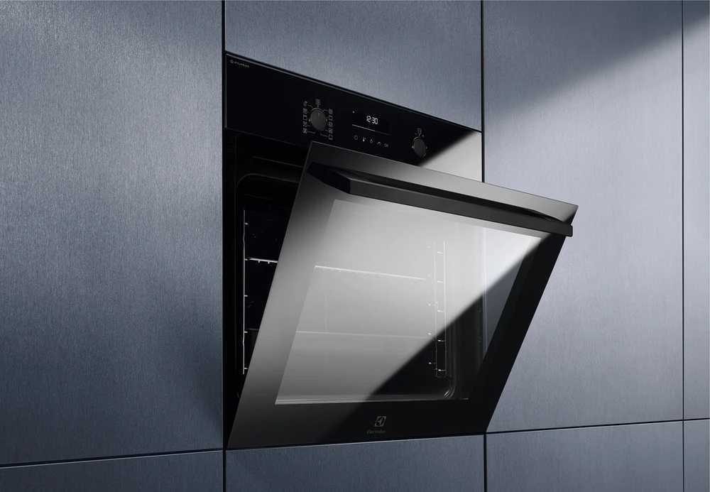 Juodos spalvos orkaitė Electrolux EOD6F77WZ
