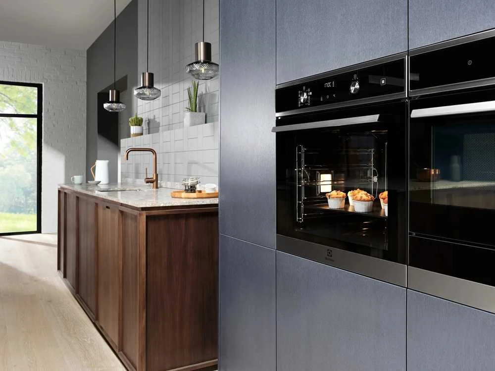 Juodos spalvos orkaitė Electrolux EOD6F77WZ