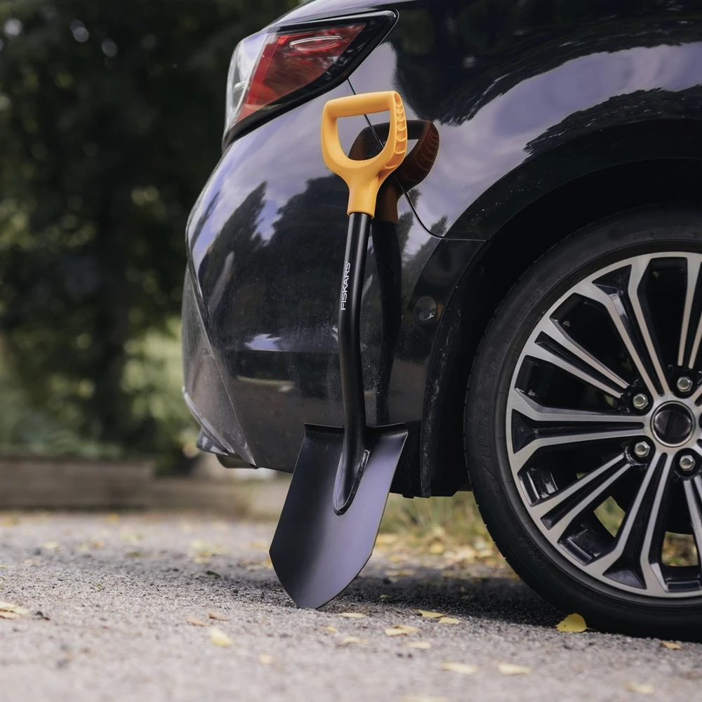 Automobilinis kastuvas Fiskars Solid™ 1066715; 78 cm