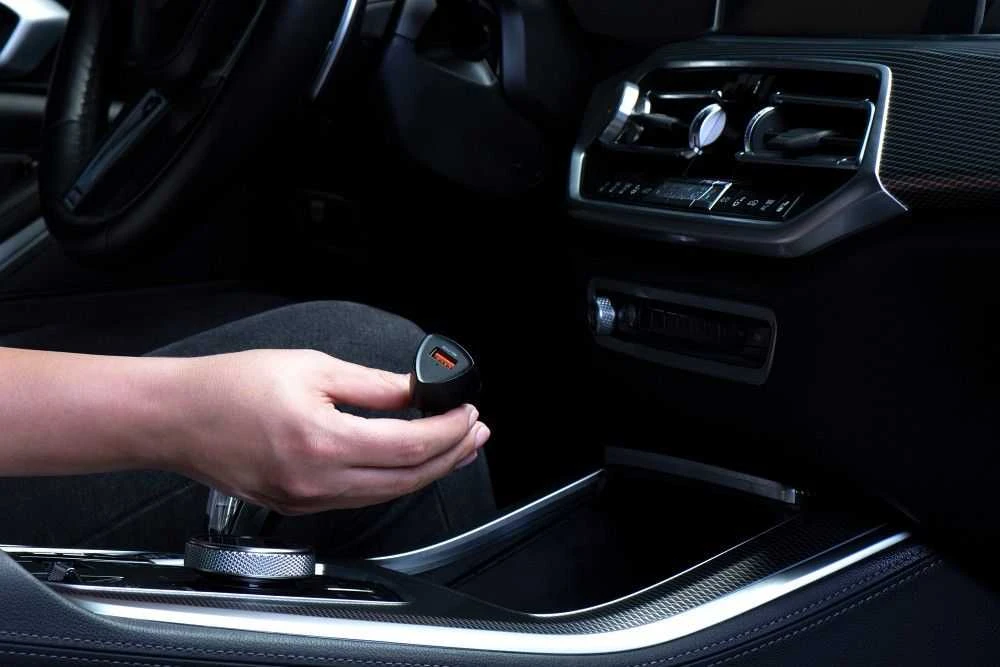 Automobilinis įkroviklis Forcell F-Energy Carbon USB A QC3.0 3A 18W CC50-1A juodas
