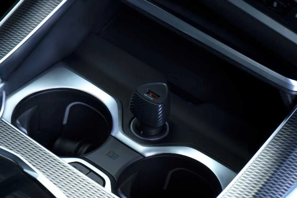 Automobilinis įkroviklis Forcell F-Energy Carbon USB A QC3.0 3A 18W CC50-1A juodas