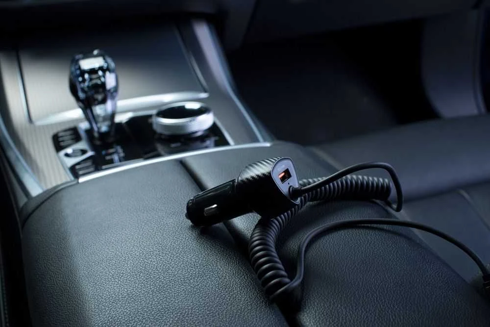 Automobilinis įkroviklis Forcell F-Energy Carbon USB A QC3.0 PD 3A 38W su laidu USB C CC50-1AC juodas