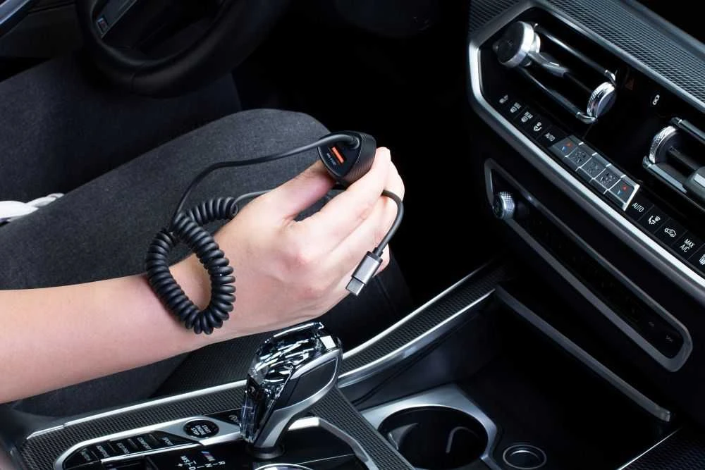 Automobilinis įkroviklis Forcell F-Energy Carbon USB A QC3.0 PD 3A 38W su laidu USB C CC50-1AC juodas