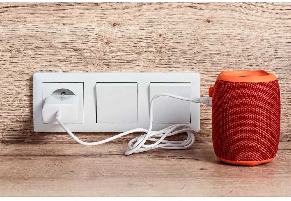PTC Forcell 230V sieninis įkroviklis su USB Type-C, žaibo (APPLE) laidu 3A 20W su PD ir QC 4.0 įkrovimo funkcija