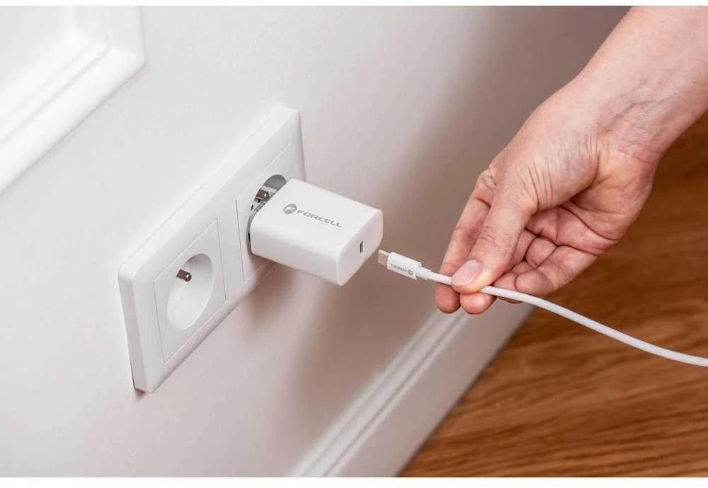 PTC Forcell 230V sieninis įkroviklis su USB Type-C, žaibo (APPLE) laidu 3A 20W su PD ir QC 4.0 įkrovimo funkcija