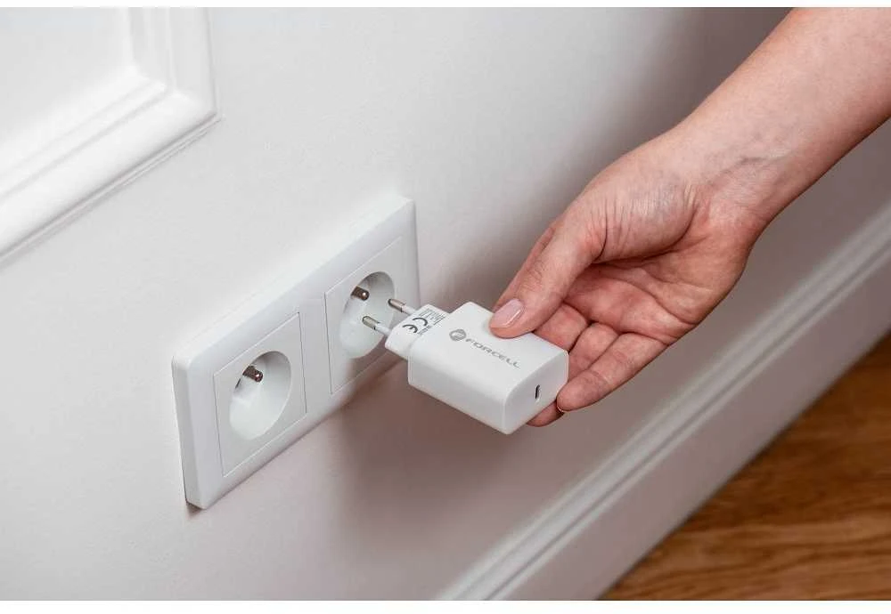PTC Forcell 230V sieninis įkroviklis su USB Type-C, žaibo (APPLE) laidu 3A 20W su PD ir QC 4.0 įkrovimo funkcija