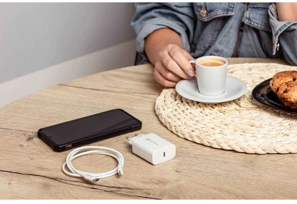 PTC Forcell 230V sieninis įkroviklis su USB Type-C, žaibo (APPLE) laidu 3A 20W su PD ir QC 4.0 įkrovimo funkcija