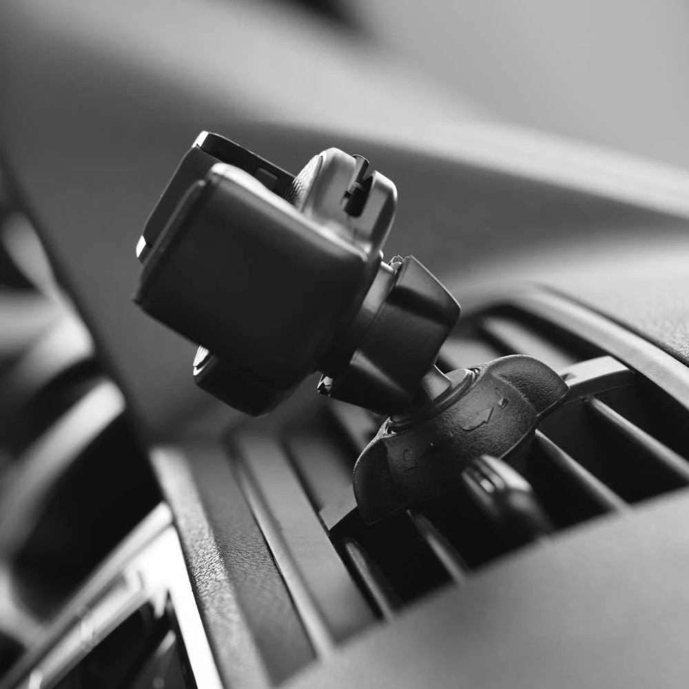 Automobilinis universalus telefono laikiklis Forcell (H-CF509) tvirtinamas ant ventiliacijos grotelių, juodas