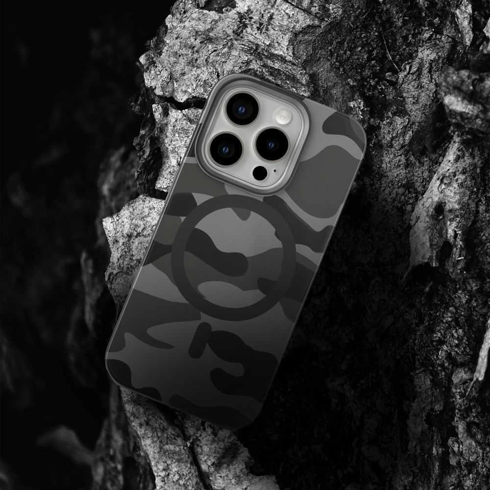 „iPhone 16 PLUS“ dėklas su „Forcell F-Protect Levels“ dvigubo sluoksnio 4D technologija, suderinamas su „Magsafe Military Drop-Test“ juodos spalvos kamufliažu.