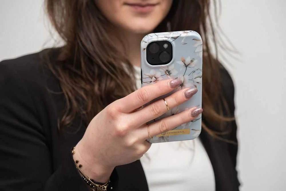 „iPhone 14 PLUS“ dėklas „Forcell F-Protect Mirage“, suderinamas su „Magsafe“ pavasarinių gėlių imitacija.