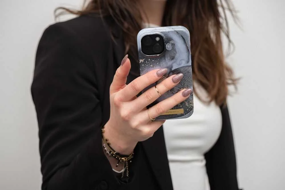 „iPhone 15 PLUS“ dėklas „Forcell F-Protect Mirage“, suderinamas su „Magsafe“ marmuro rūko spalvos dėklu.