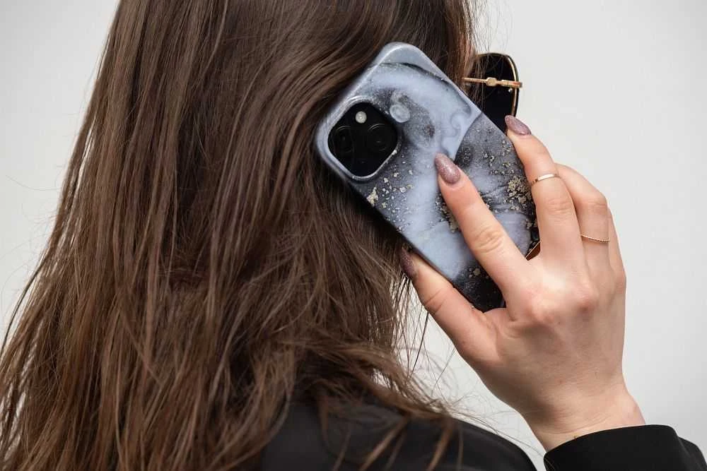 „iPhone 15 PLUS“ dėklas „Forcell F-Protect Mirage“, suderinamas su „Magsafe“ marmuro rūko spalvos dėklu.