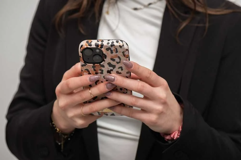 „iPhone 15 PLUS“ dėklas „Forcell F-Protect Mirage“, suderinamas su „Magsafe Wild Panther“