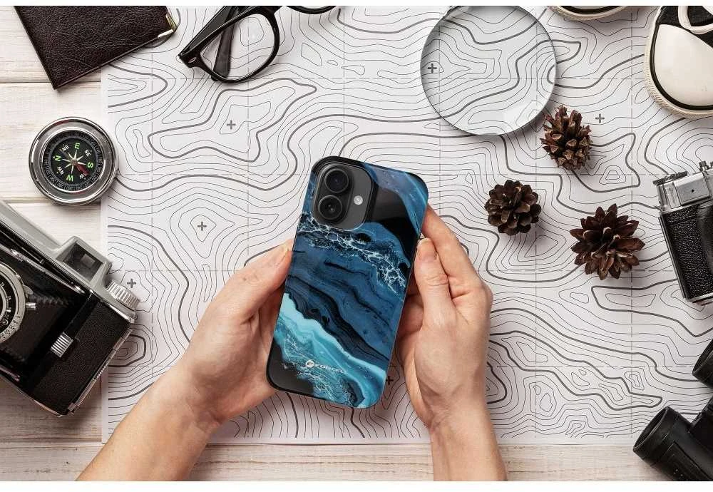 „iPhone 15 Forcell F-Protect Mirage“ dėklas, suderinamas su „Magsafe Military Drop Test“ giliavandenėje jūroje.