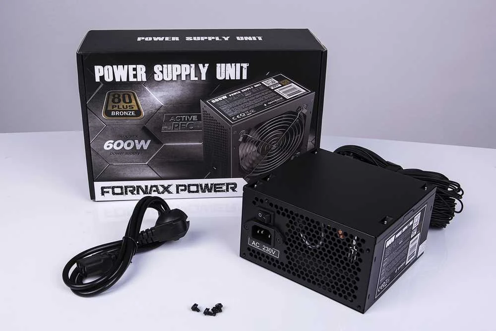 GEMBIRD maitinimo blokas 600W aktyvus PFC 12 cm ventiliatorius 80+ bronzos spalvos dėžutė