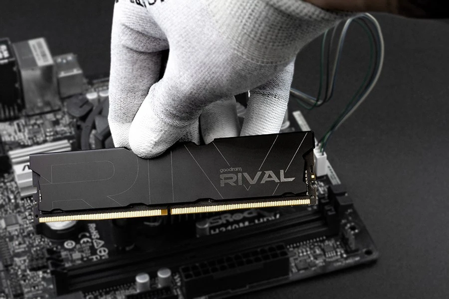 „Goodram *DDR4 Rival Deep Juodas 16GB(1*16)/3600 CL18“ atminties modulis 1 x 16 GB 3600 MT/s 288 kontaktų DIMM