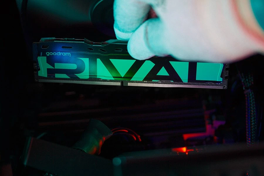 Goodram *DDR4 Rival Radiant 8GB (1* 8)/3200 CL16 Žalias atminties modulis 1 x 8 GB 3200 MT/s 288 kontaktų DIMM