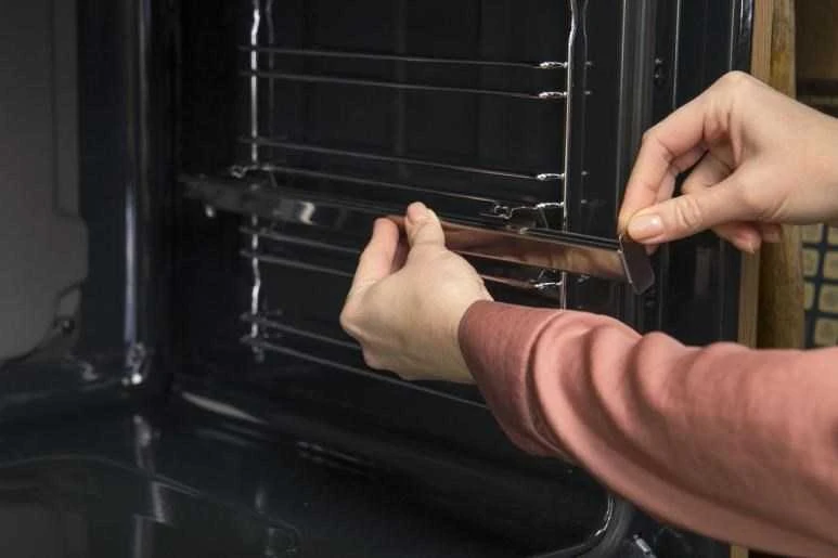 Gorenje | Orkaitė | BO6737E02BG | 77 L | Daugiafunkcis | EcoClean | Mechaninis valdymas | Konvekcija | Aukštis 59,5 cm | Plotis 59,5 cm | Juodas