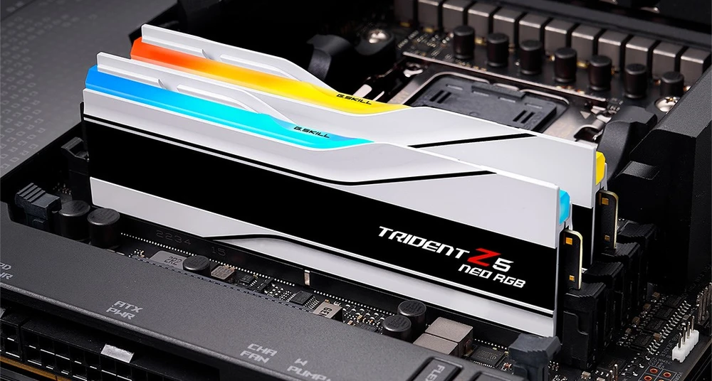 RAM G.Skill Trident Z5 Neo RGB F5-6000J2836G16GX2-TZ5NR atminties modulis 32 GB 2 x 16 GB DDR5 6000 MT/s 288 kontaktų DIMM