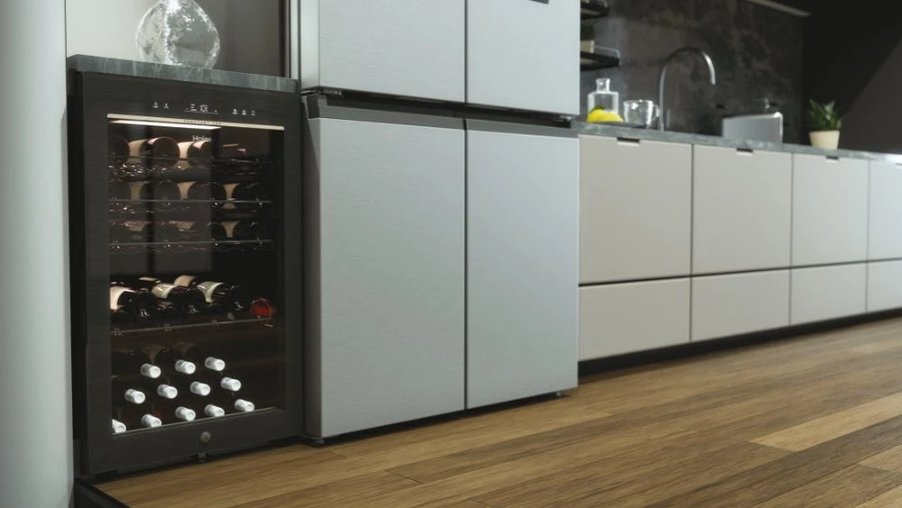 Haier Wine Bank 50 Serie 3 HWS49GAE Kompresorinis vyno aušintuvas Laisvai pastatomas Juodas 49 buteliai