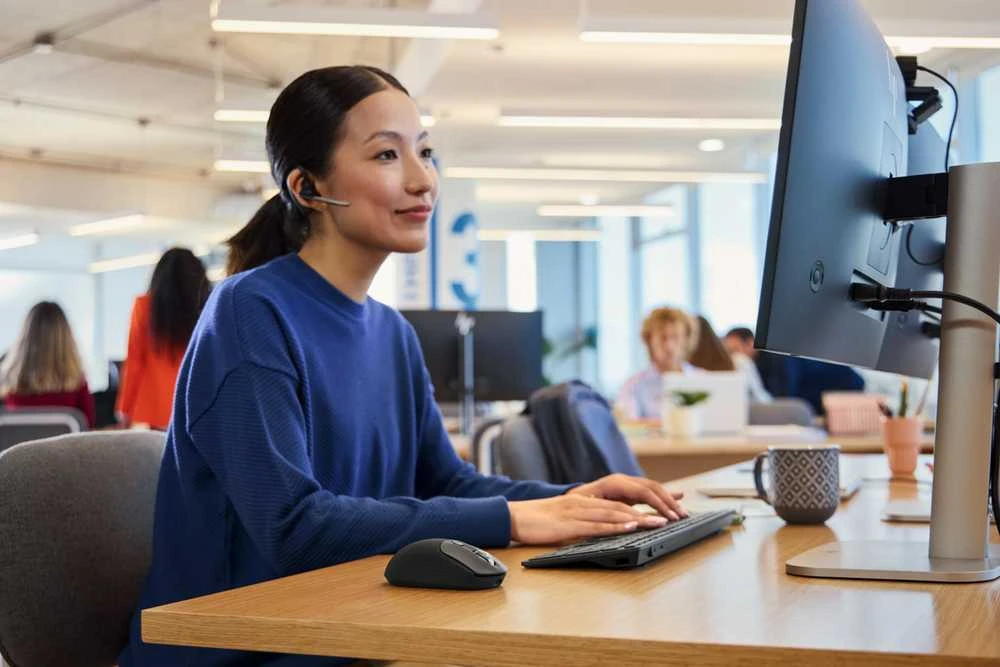 „Hewlett Packard“ (HP) įkraunama belaidė pelė „HP 700“