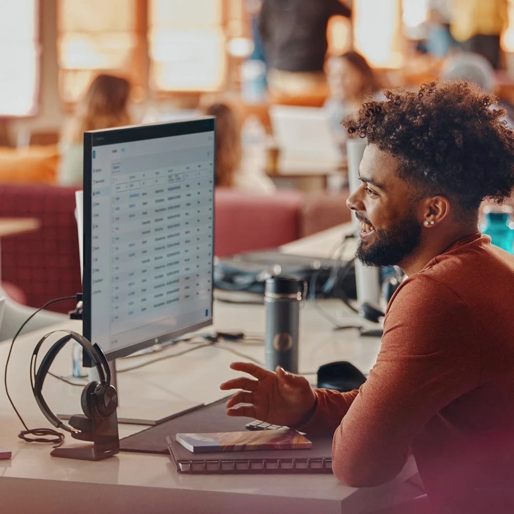 Hewlett Packard (HP) HP Poly Voyager Focus 2 Microsoft Teams sertifikuotas USB-C-C Ausinės +USB-C/A adapteris + įkrovimo stovai Be lokalizacijos