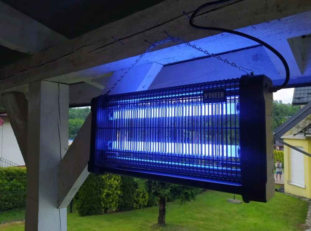 Lempa traukianti vabzdžius Noveen IKN 30 2X15 W, Juoda