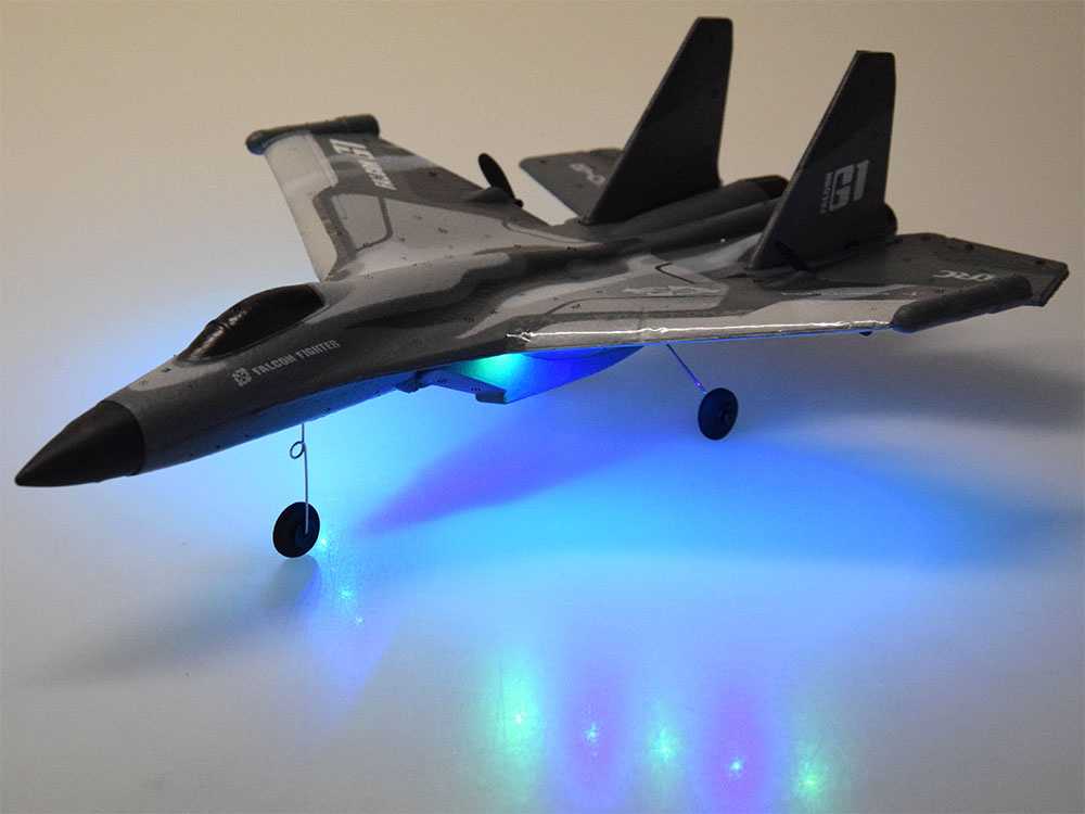 Jokomisiada „Sky Show Airplane“ – lengvas sulankstomas putplasčio lėktuvas su LED ir USB varikliu RC0721