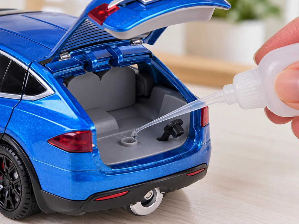Jokomisiada Tesla Model X RC 1:22 Die-Cast Remote-Controlled Car with LED Lights and Smoke Effect RC0772