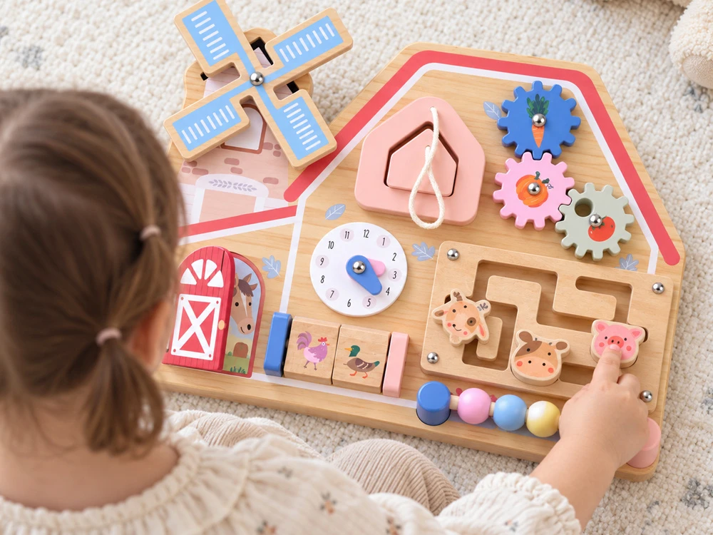 Jokomisiada Wooden Farm Busy Board – Sensory House with Animal Maze ZA6485