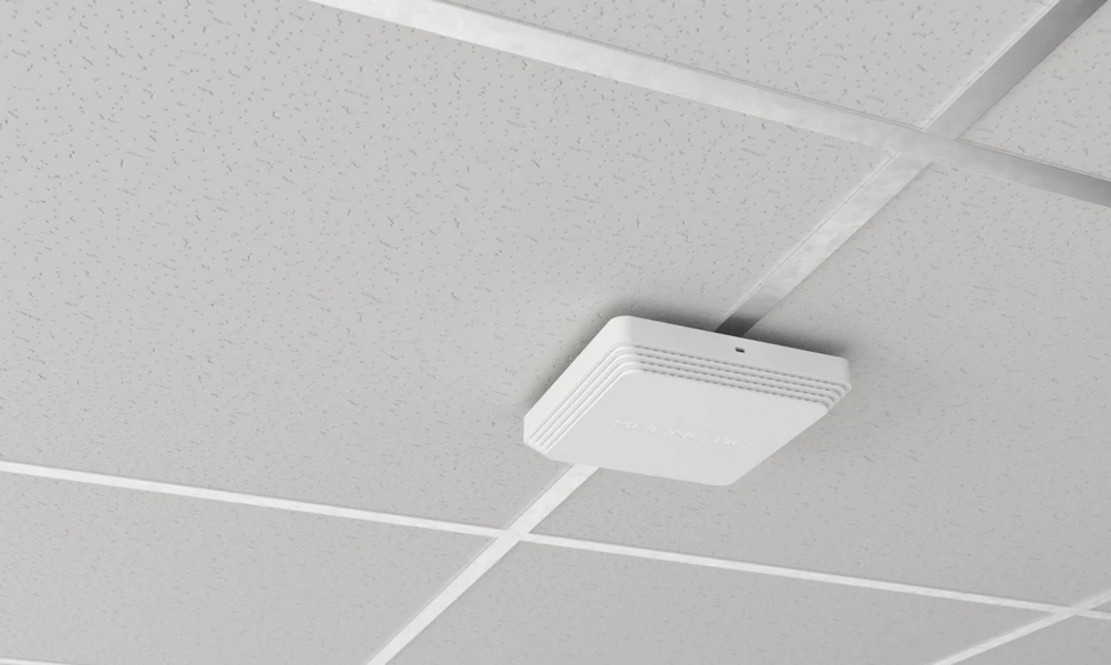 „Keenetic Voyager Pro“ 4 vnt. pakuotė (KN-3510) AX1800 Mesh Wi-Fi 6 maršrutizatorius/ilgintuvas/prieigos taškas su 2 prievadų gigabito išmaniuoju komutatoriumi ir maitinimu per Ethernet. 4 vnt. pakuotė.