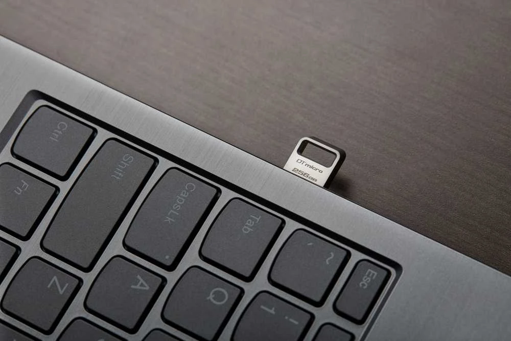 „Kingston“ | USB 3.2 atmintinė | „DataTraveler micro“ | 256 GB | USB A tipo | Sidabrinis