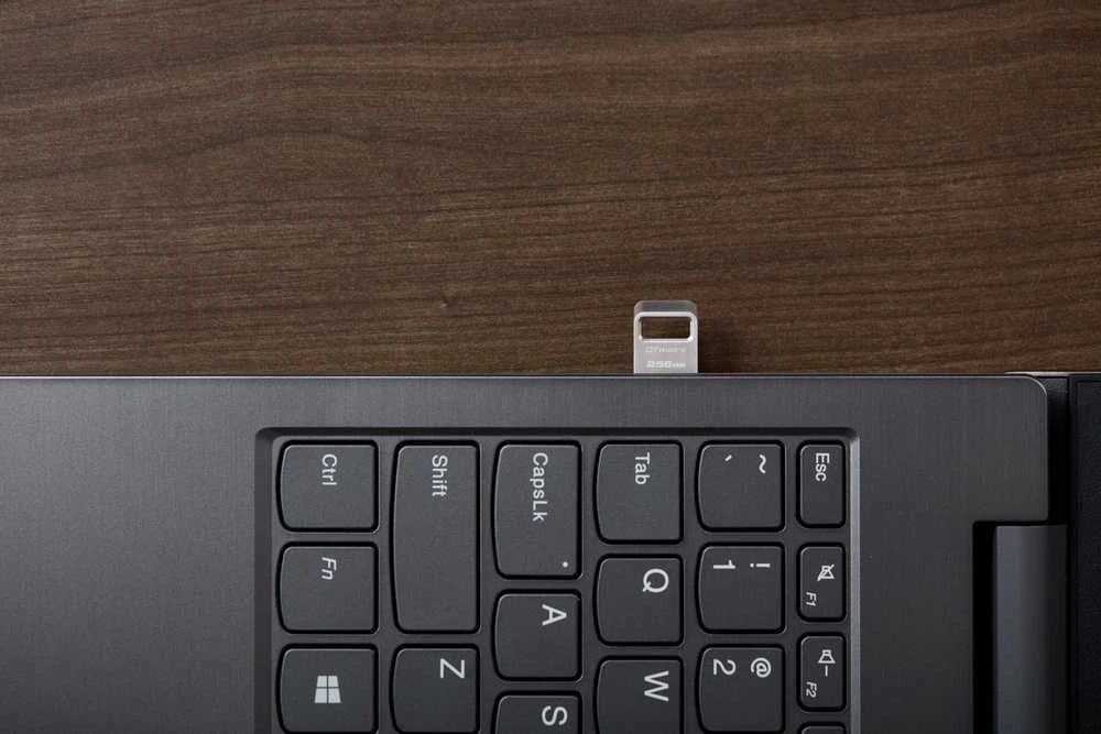 „Kingston“ | USB 3.2 atmintinė | „DataTraveler micro“ | 256 GB | USB A tipo | Sidabrinis